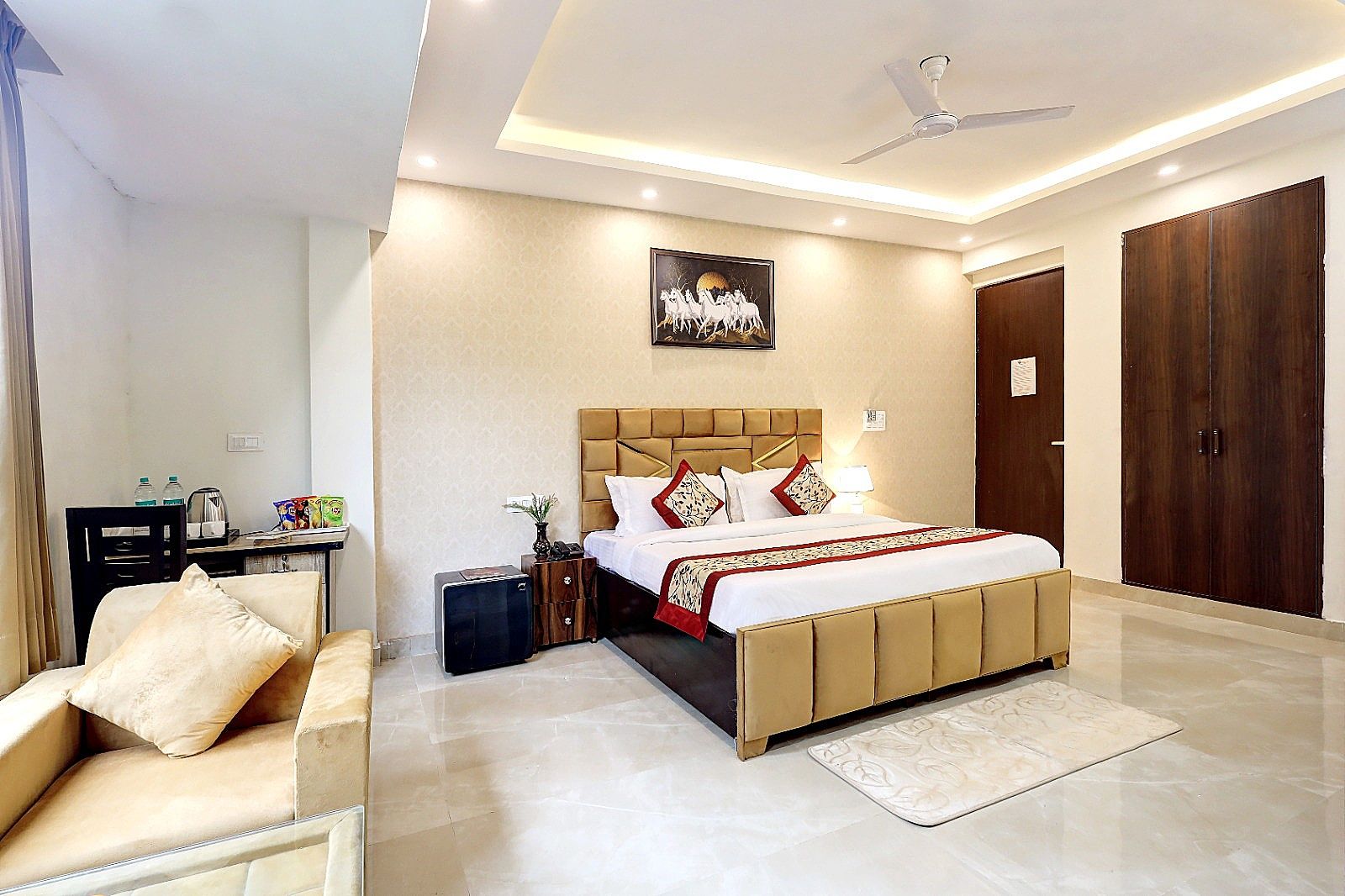 Hotel Golden Era@Near Shopprix Mall Deluxe Room with Welcome Kit 4