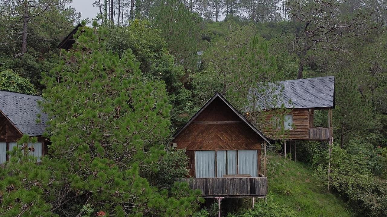 Alaya Stays Wooden Cottage With Balcony | Suro Woodbine Chalet Alaya Stays Wooden Cottage With Balcony -Suro Woodbine Chalet 4