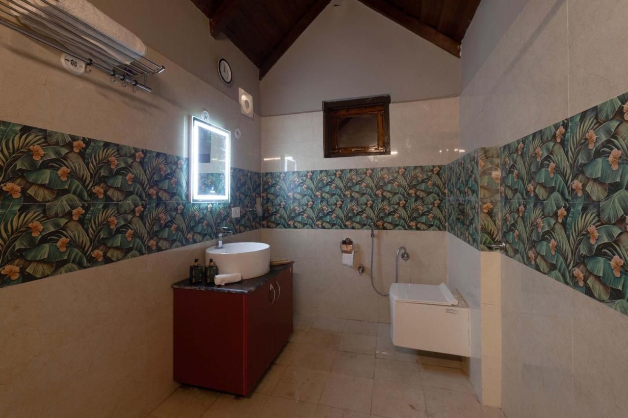 Alaya Stays Stunning 4BHK with Mountain View | Amara Dawn 