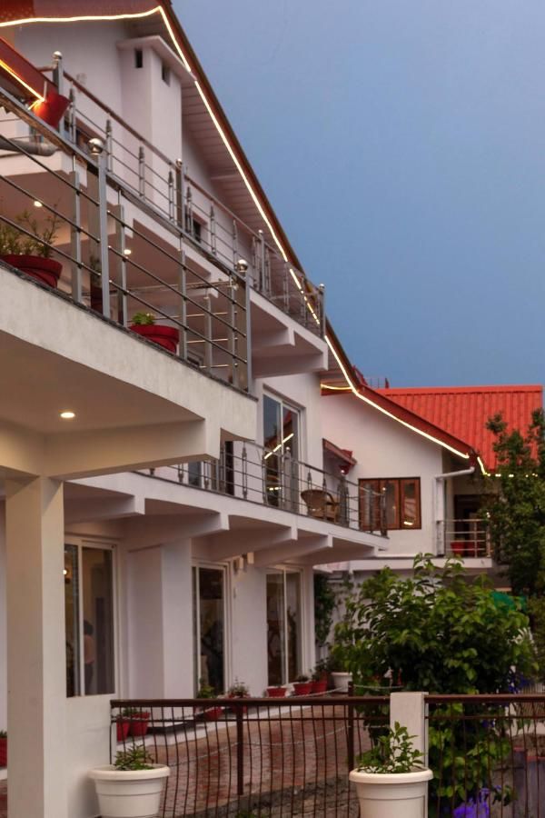 Alaya Stays Spacious Room with Scenic view | Amara Aether