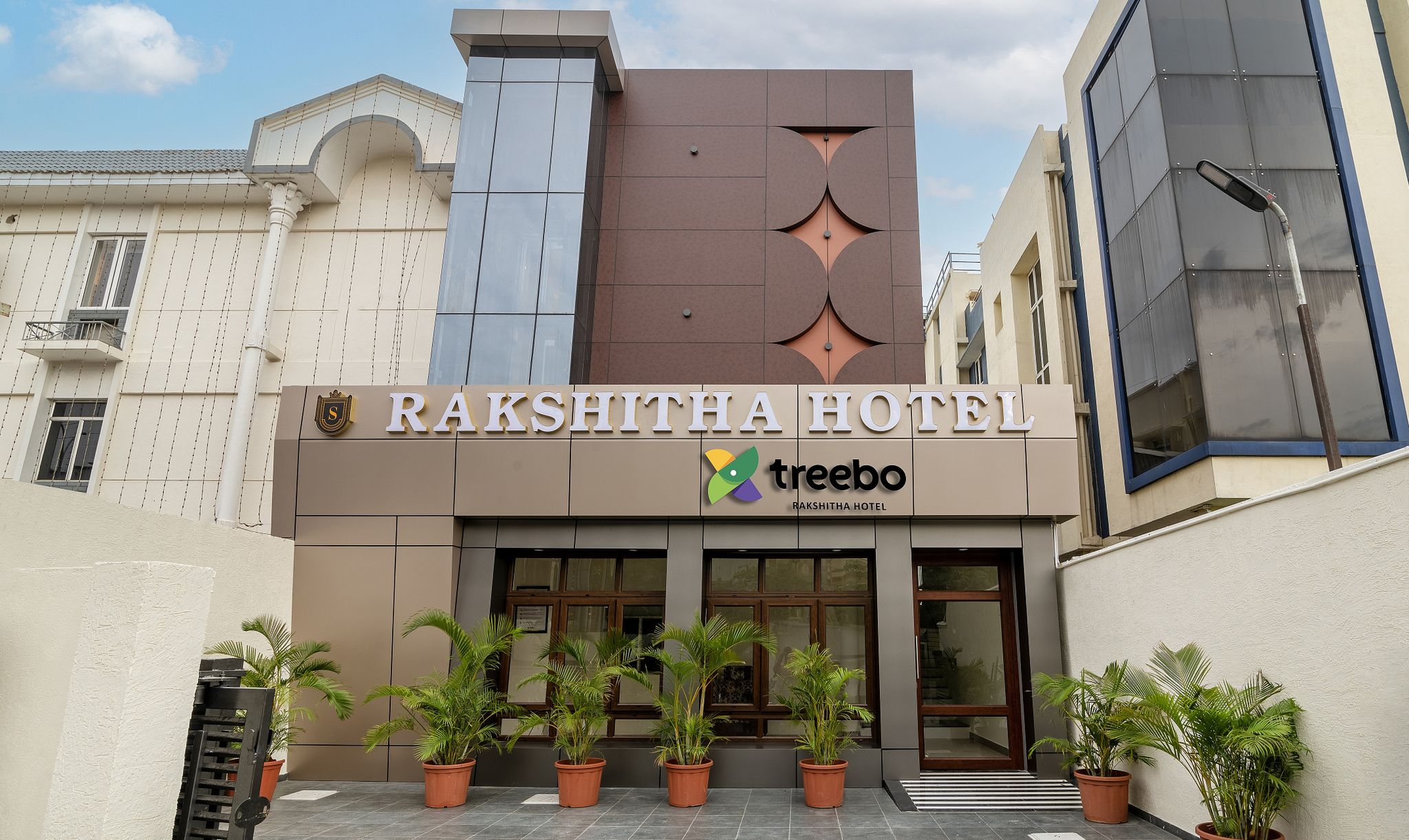 Treebo Rakshitha, Porur