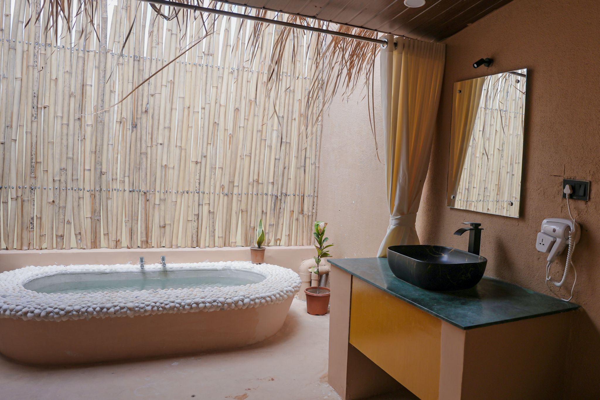 The VanVeda Resort By Nirvana Vanveda Superior With Bathtub 3