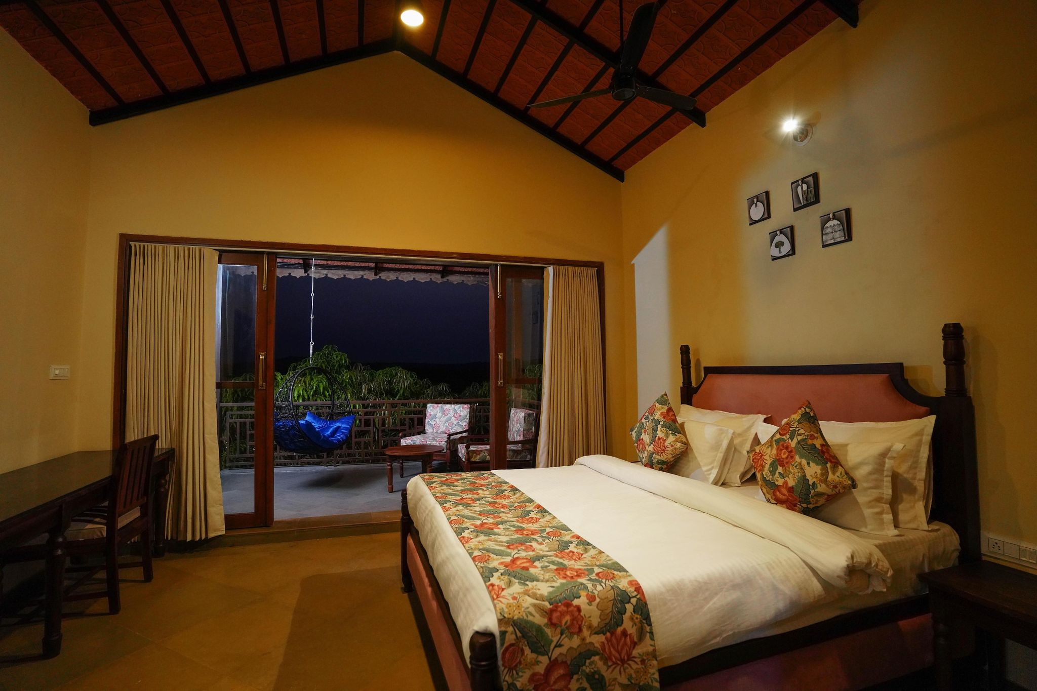 Vanveda Suite with Balcony