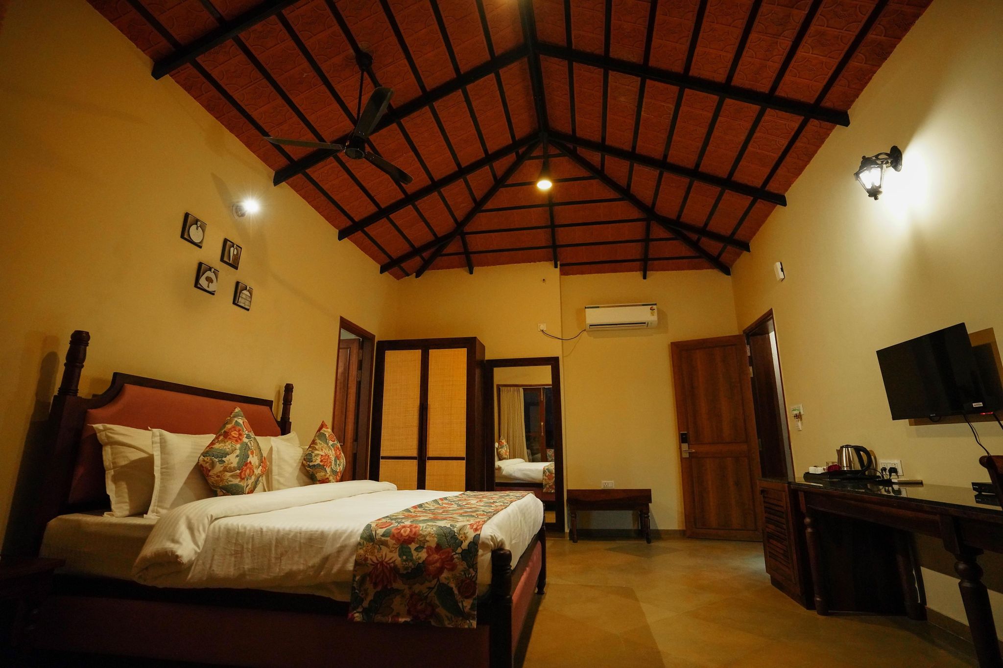 Vanveda Suite with Balcony