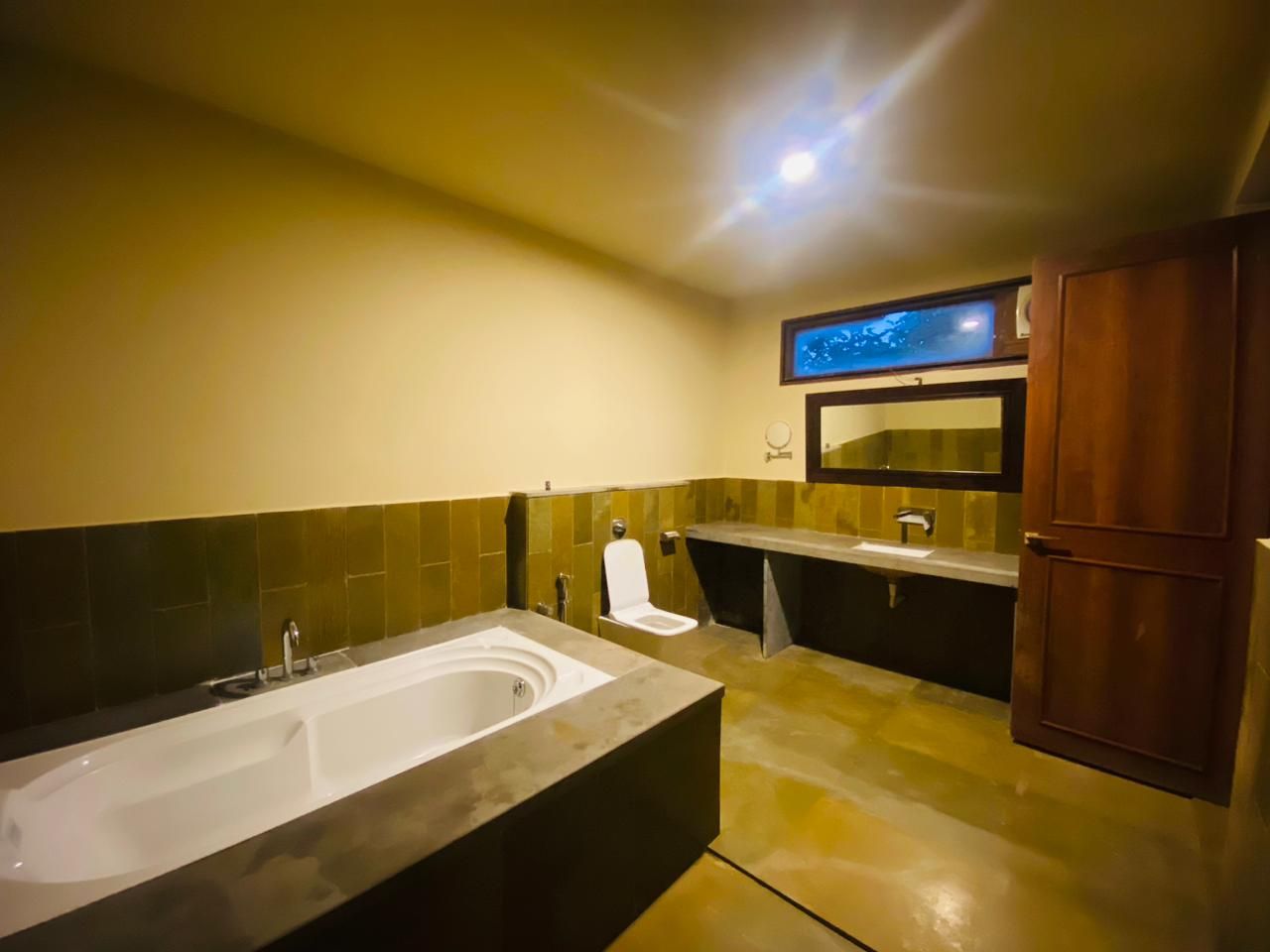 Vanveda Suite with Balcony