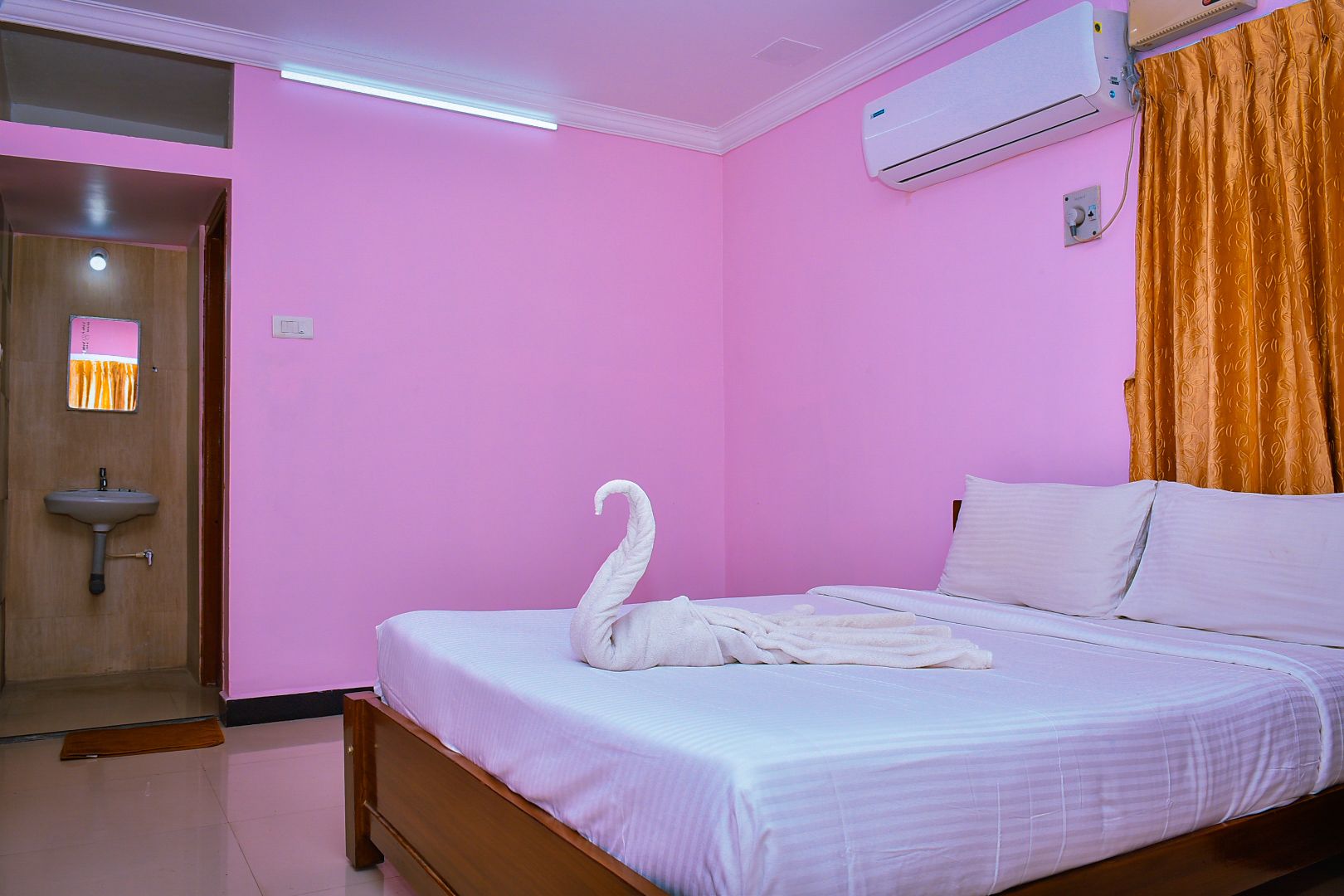 DELUXE AC EXECUTIVE ROOM