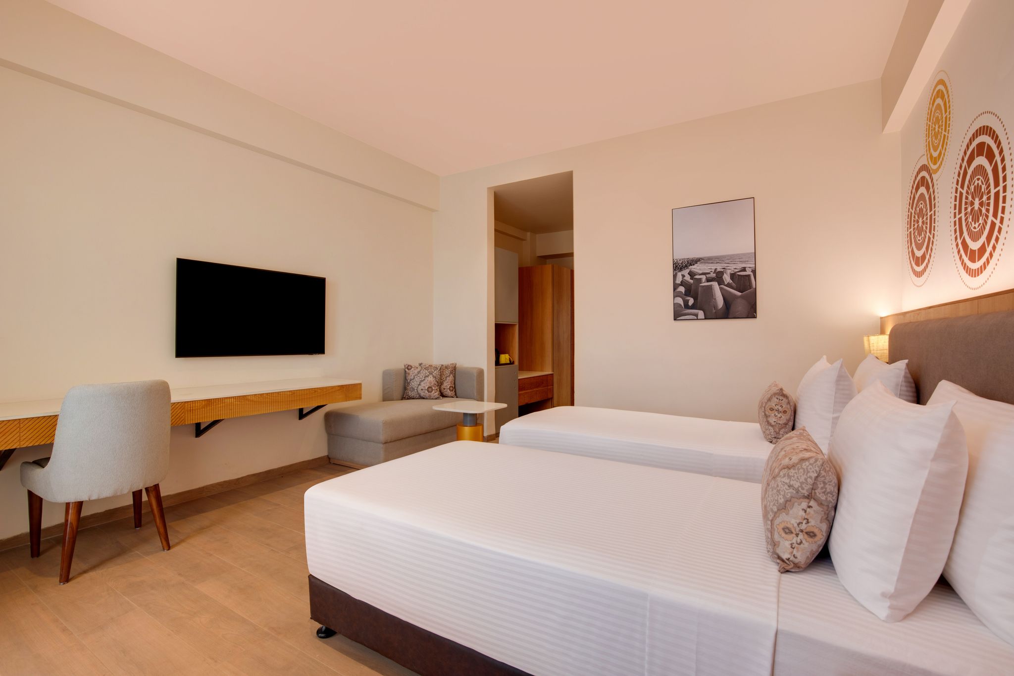 Lemon Tree Somanth Deluxe Twin Room with Balcony 3