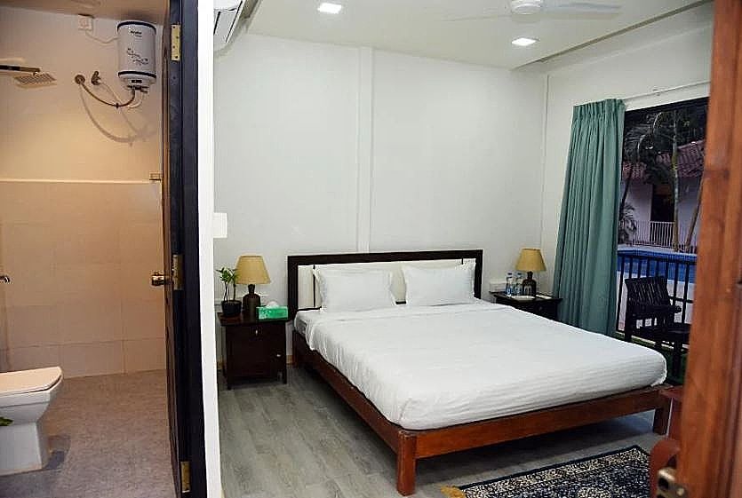 Deluxe Room, Pool View