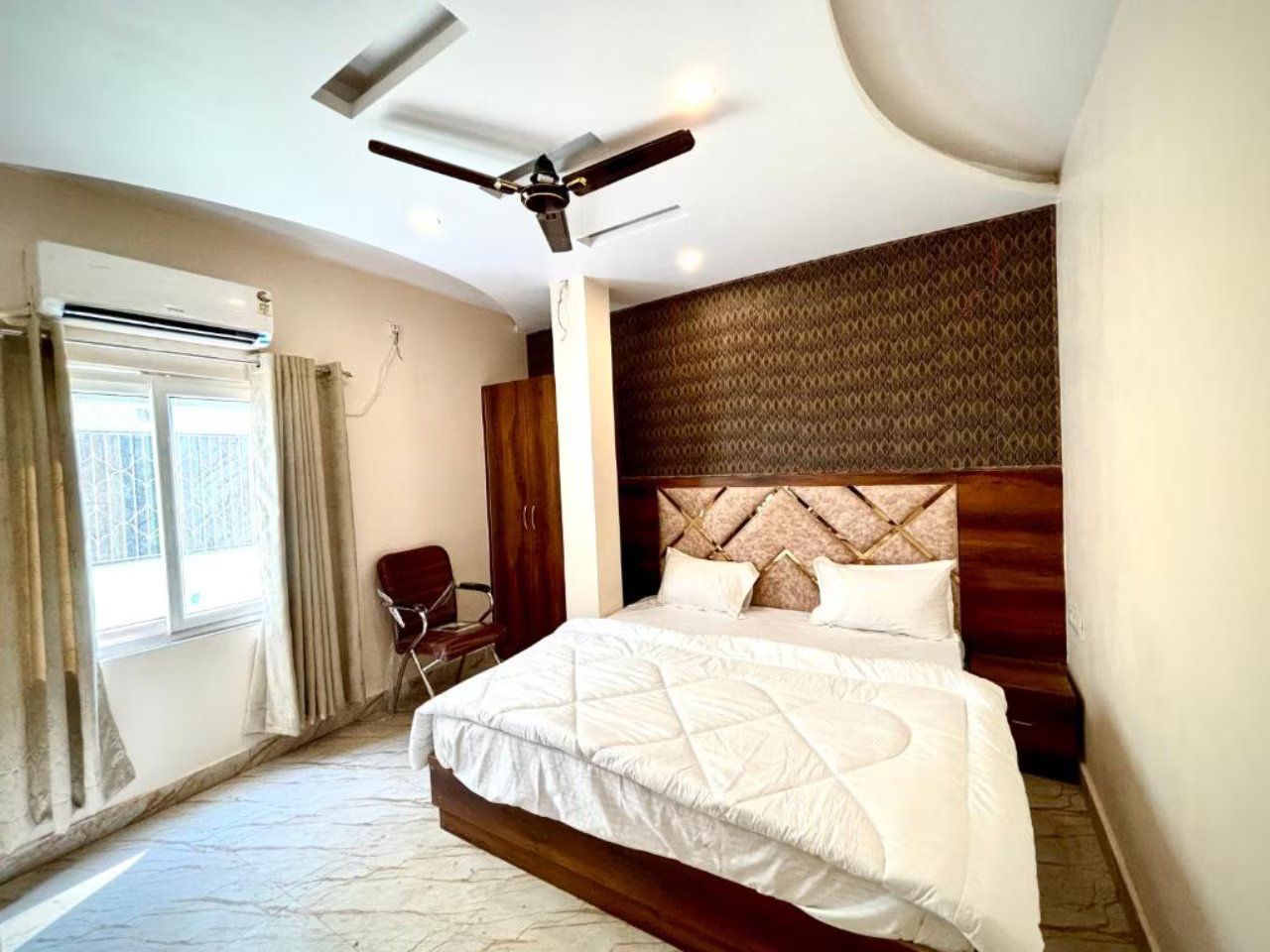 DOUBLE DELUXE ROOM