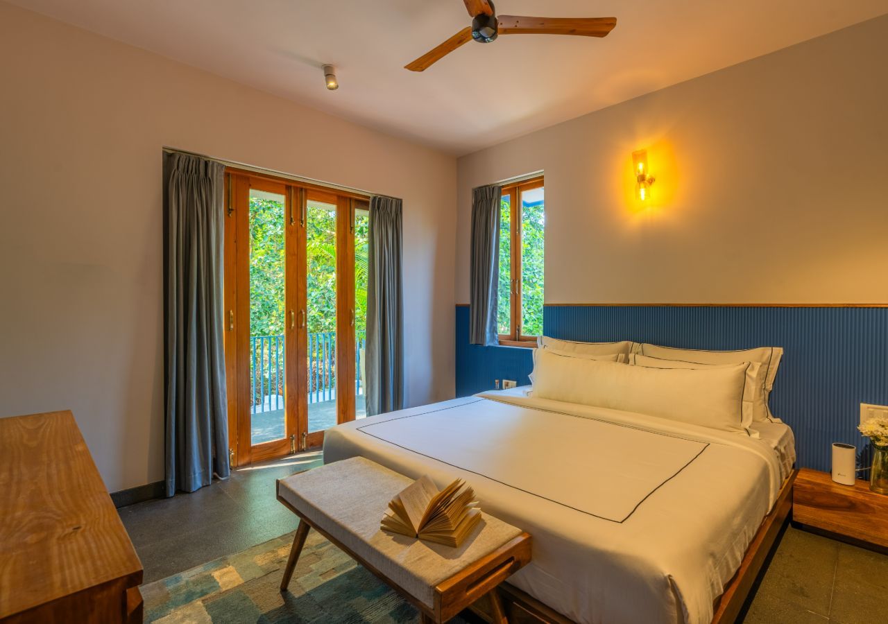 Bed in 10 Bed Mixed Dormitory with Pool View