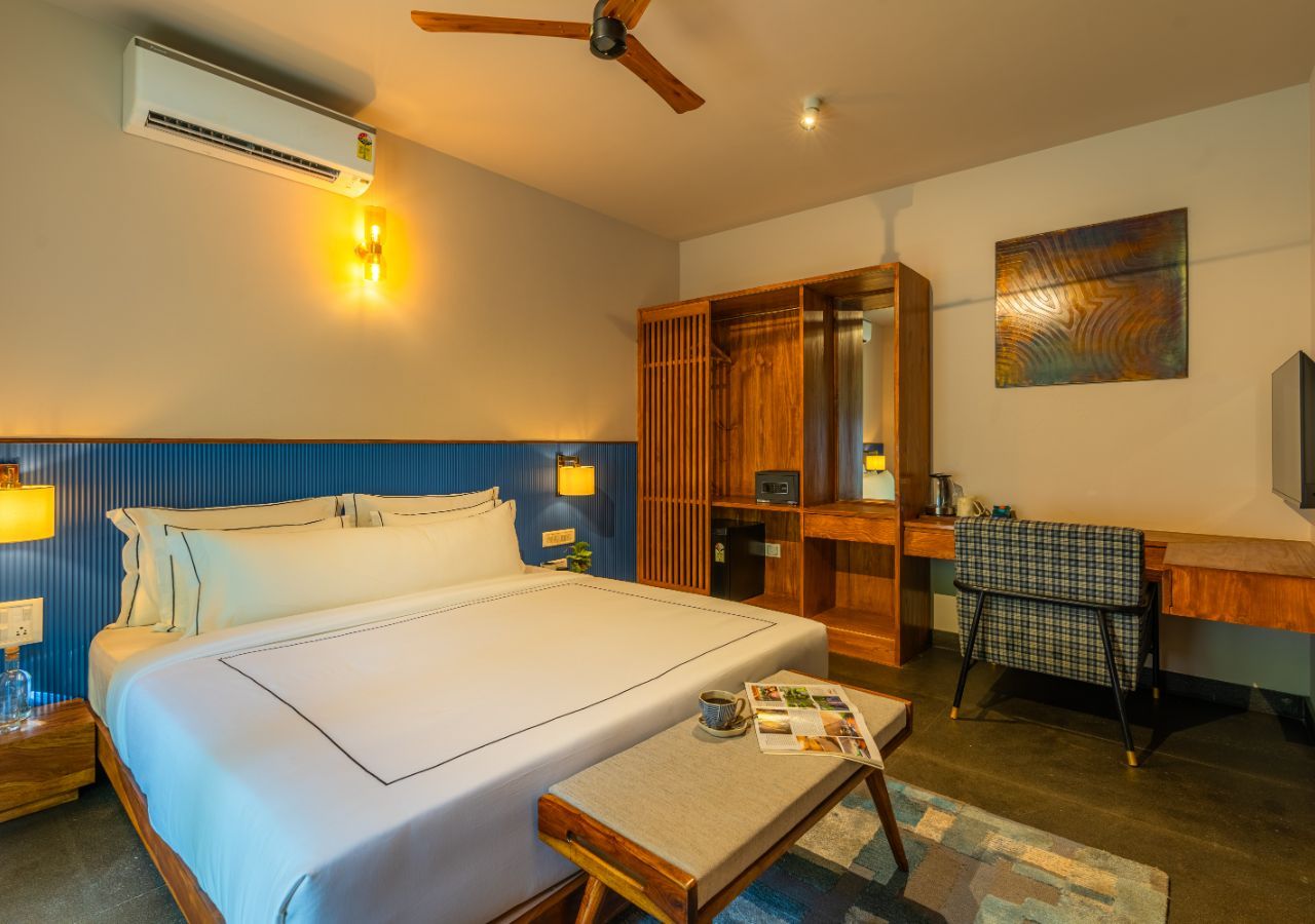 Bed in 6 Bed Mixed Dormitory witth Pool View