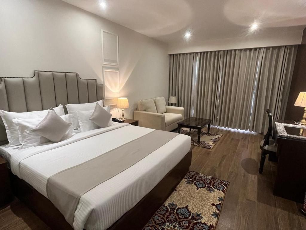 Luxury Room With City View ( Big Balcony )