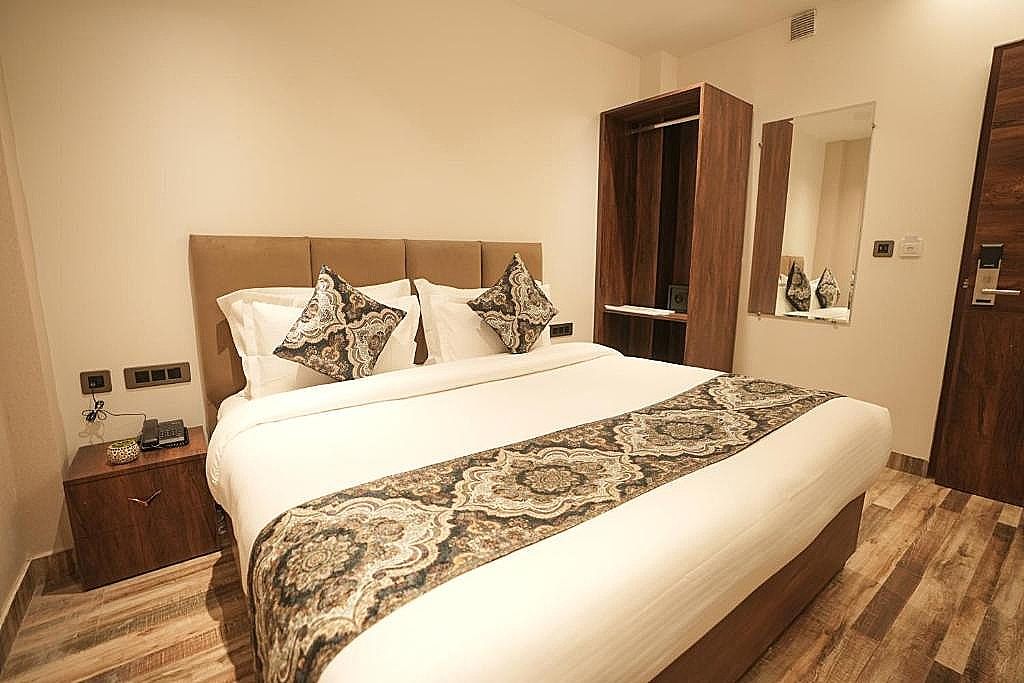 Hotel Aqua Blue Executive Queen Room