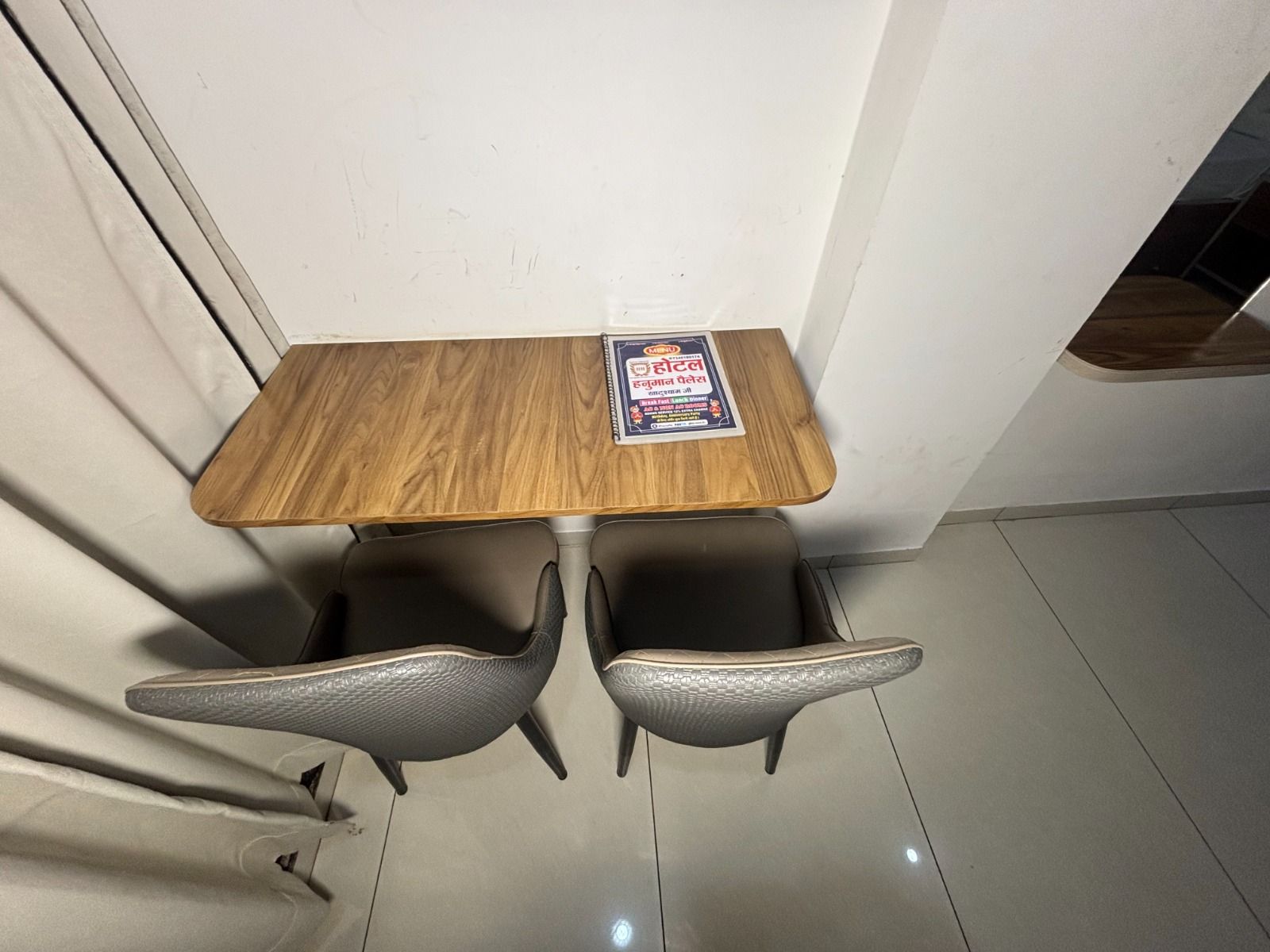  Hotel Hanuman Palace Family Room ( 2 Double Bed 4 Pax ) 4