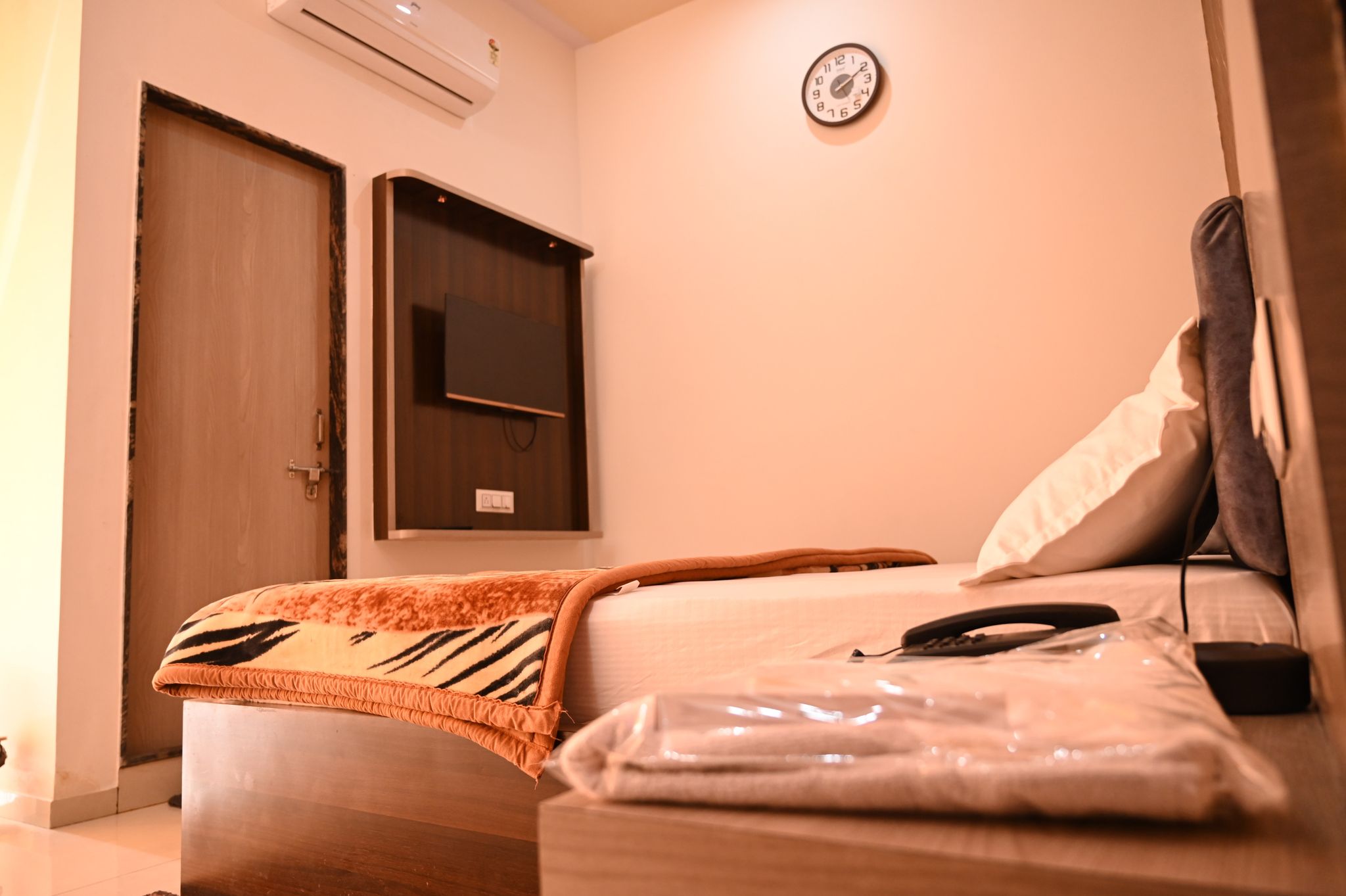  Hotel Hanuman Palace Family Room ( 2 Double Bed 4 Pax ) 3