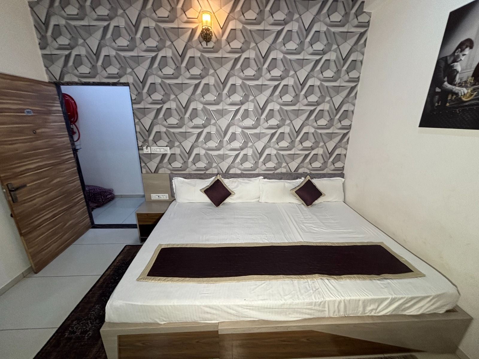  Hotel Hanuman Palace Family Room ( 2 Double Bed 4 Pax ) 3