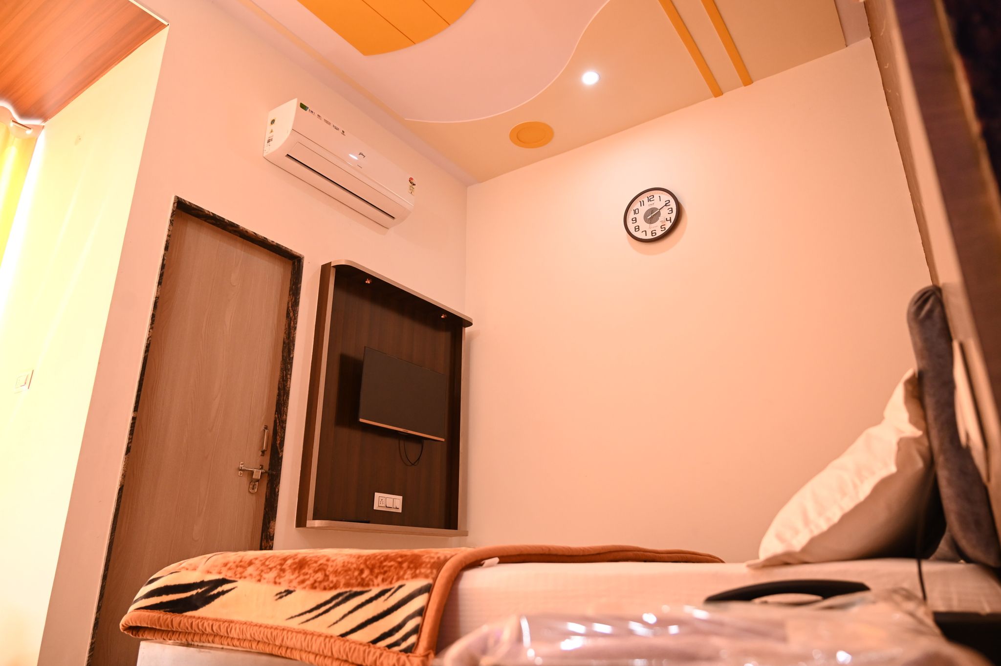  Hotel Hanuman Palace Family Room ( 2 Double Bed 4 Pax ) 2