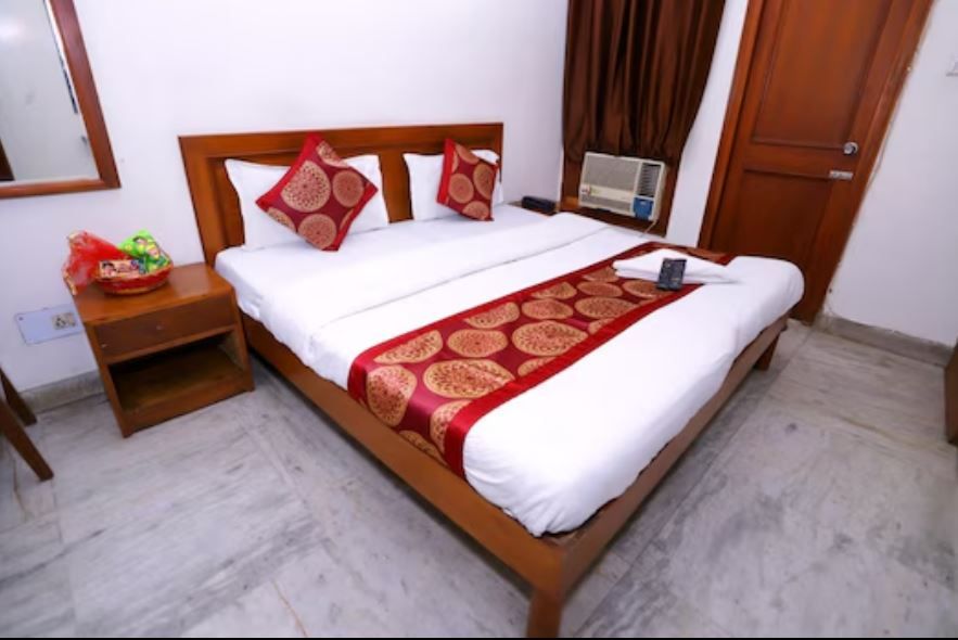 Hotel Premium Inn Sector 15, Noida Deluxe Room 5