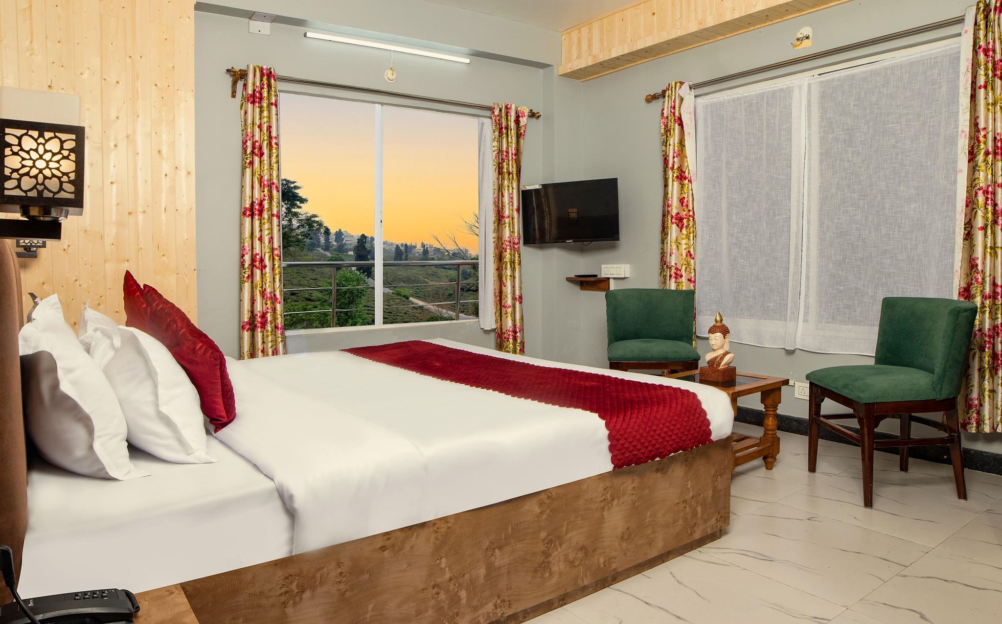 Family Triple Room with Common Balcony