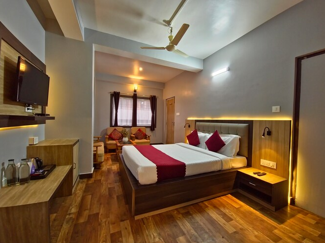 Deluxe with Common Balcony