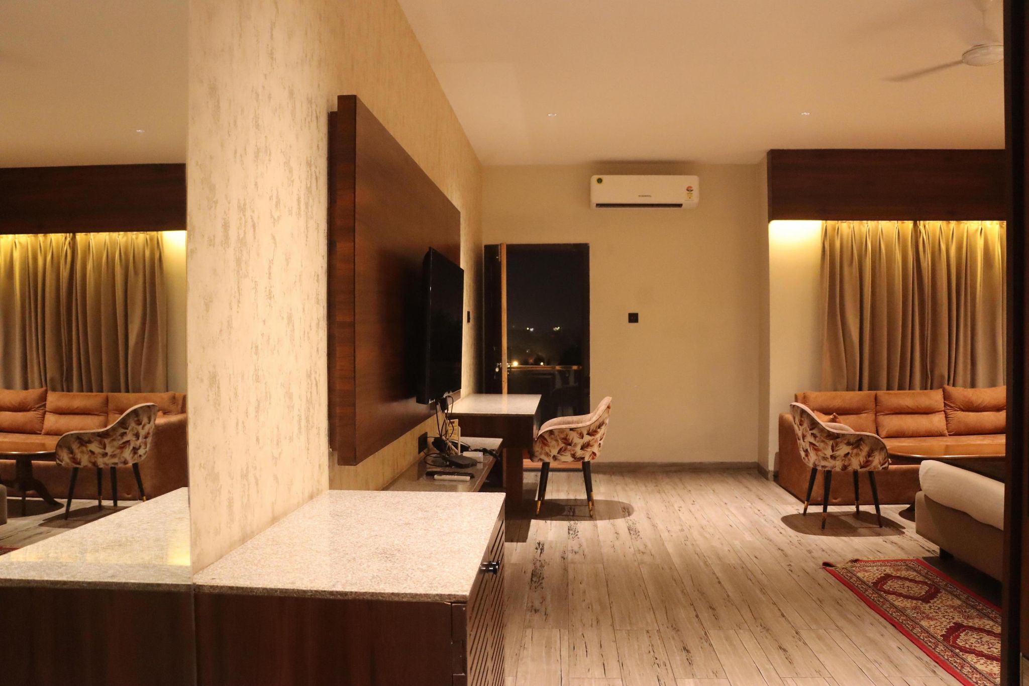 Motel Bilaspur City Executive King Size Bed Deluxe Room 3