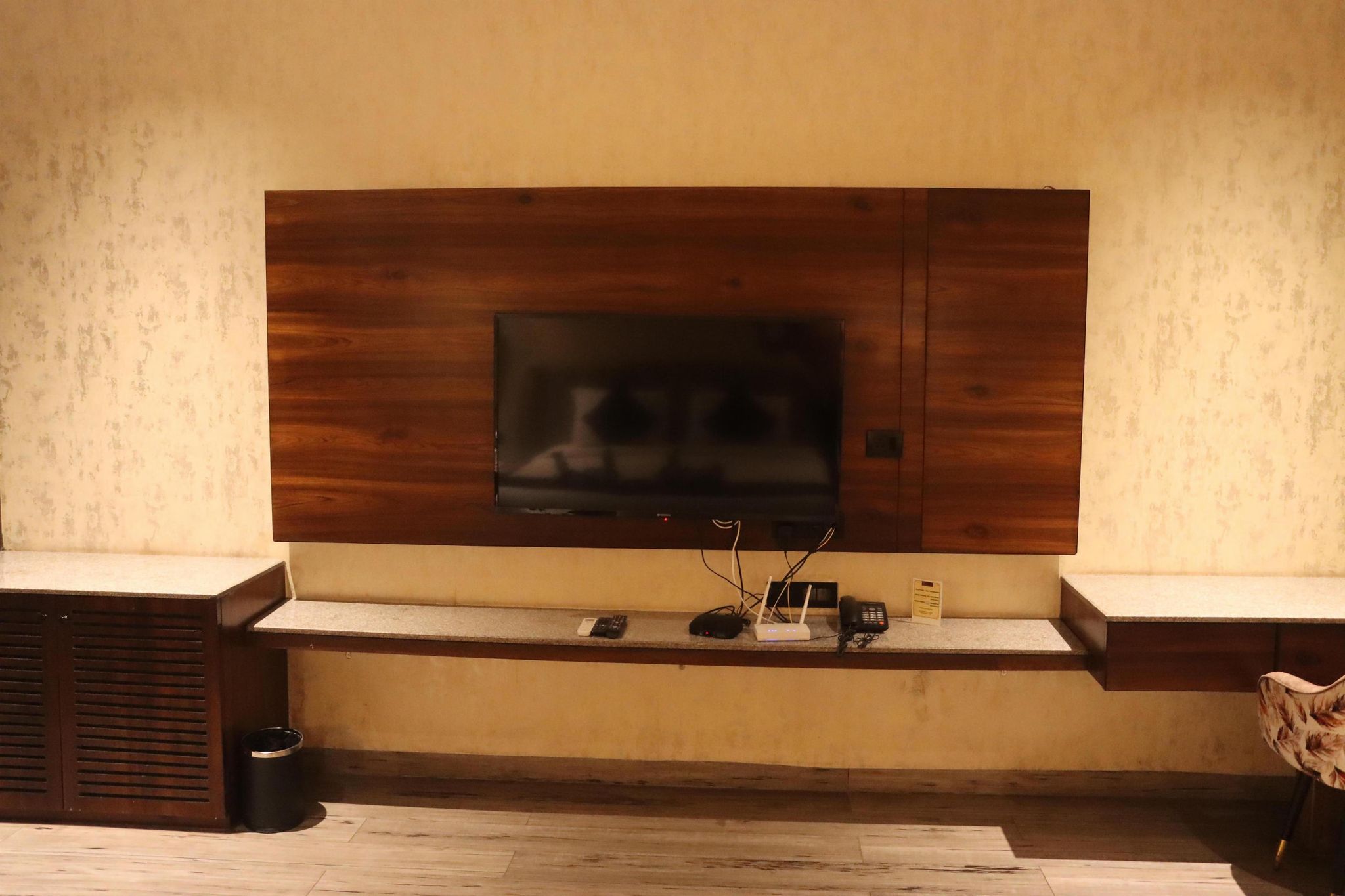 Motel Bilaspur City Executive King Size Bed Deluxe Room 4