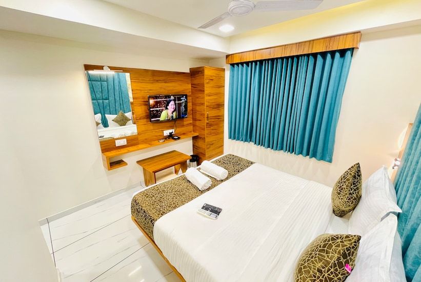 HOTEL AVENUE PLAZA Deluxe Room 9