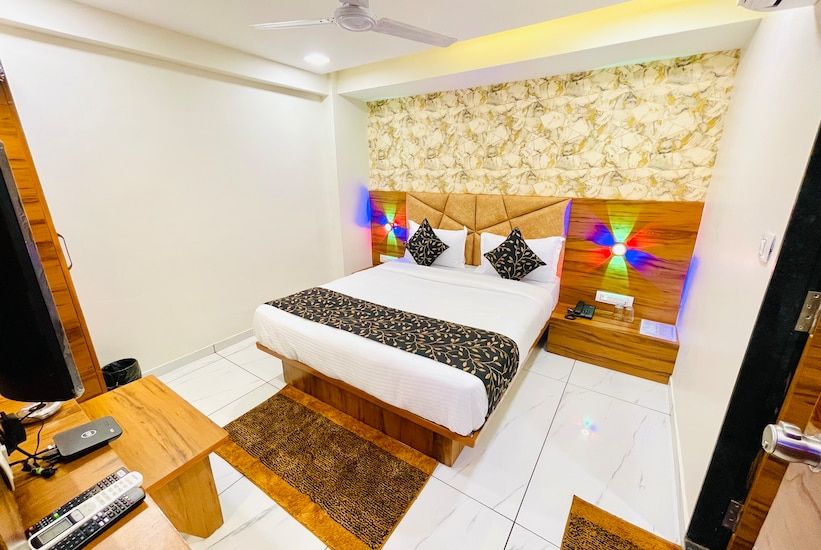 HOTEL AVENUE PLAZA Deluxe Room 11