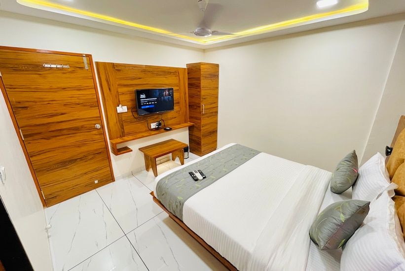 HOTEL AVENUE PLAZA Deluxe Room 8