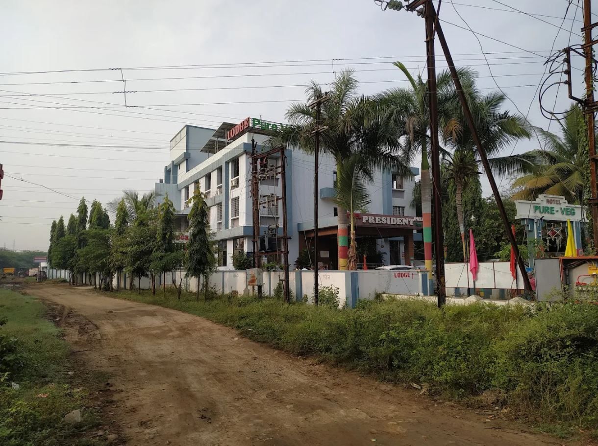 Hotel President Palace, Akkalkot