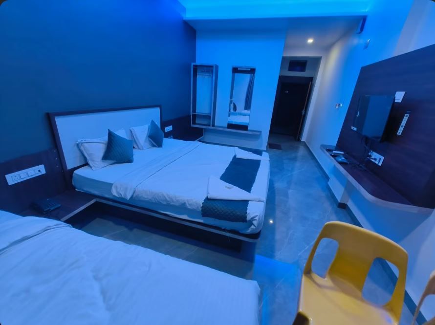 Hotel President Palace, Akkalkot THREE BED AC 2