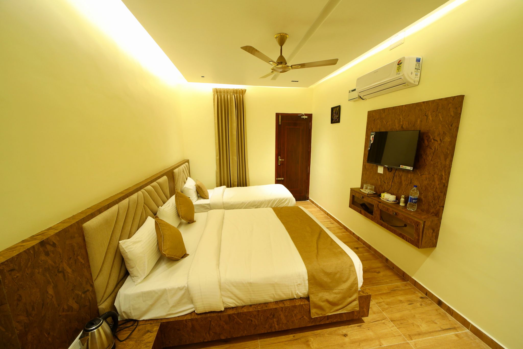 Suthanthira Stay Inn Deluxe Tribble Room A/C 3