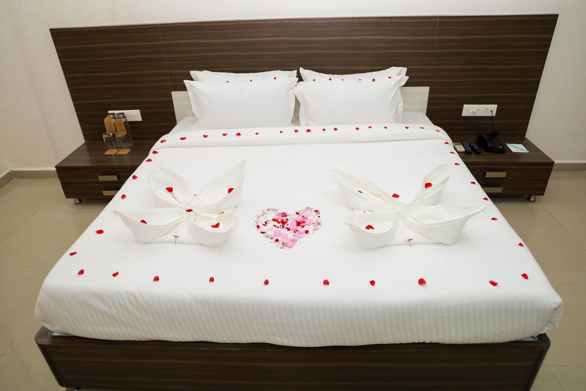 Praveg Rezort Silvassa Deluxe Room City View 5