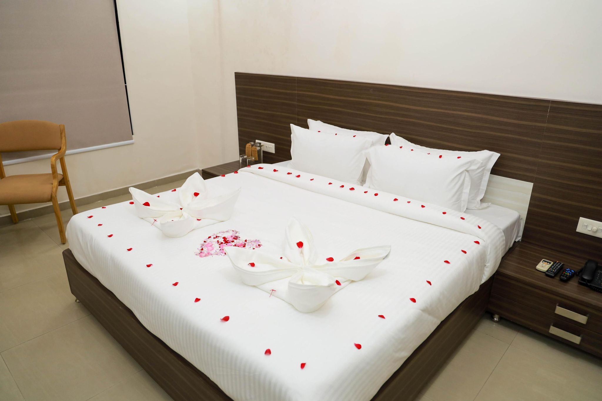 Praveg Rezort Silvassa Deluxe Room City View 6