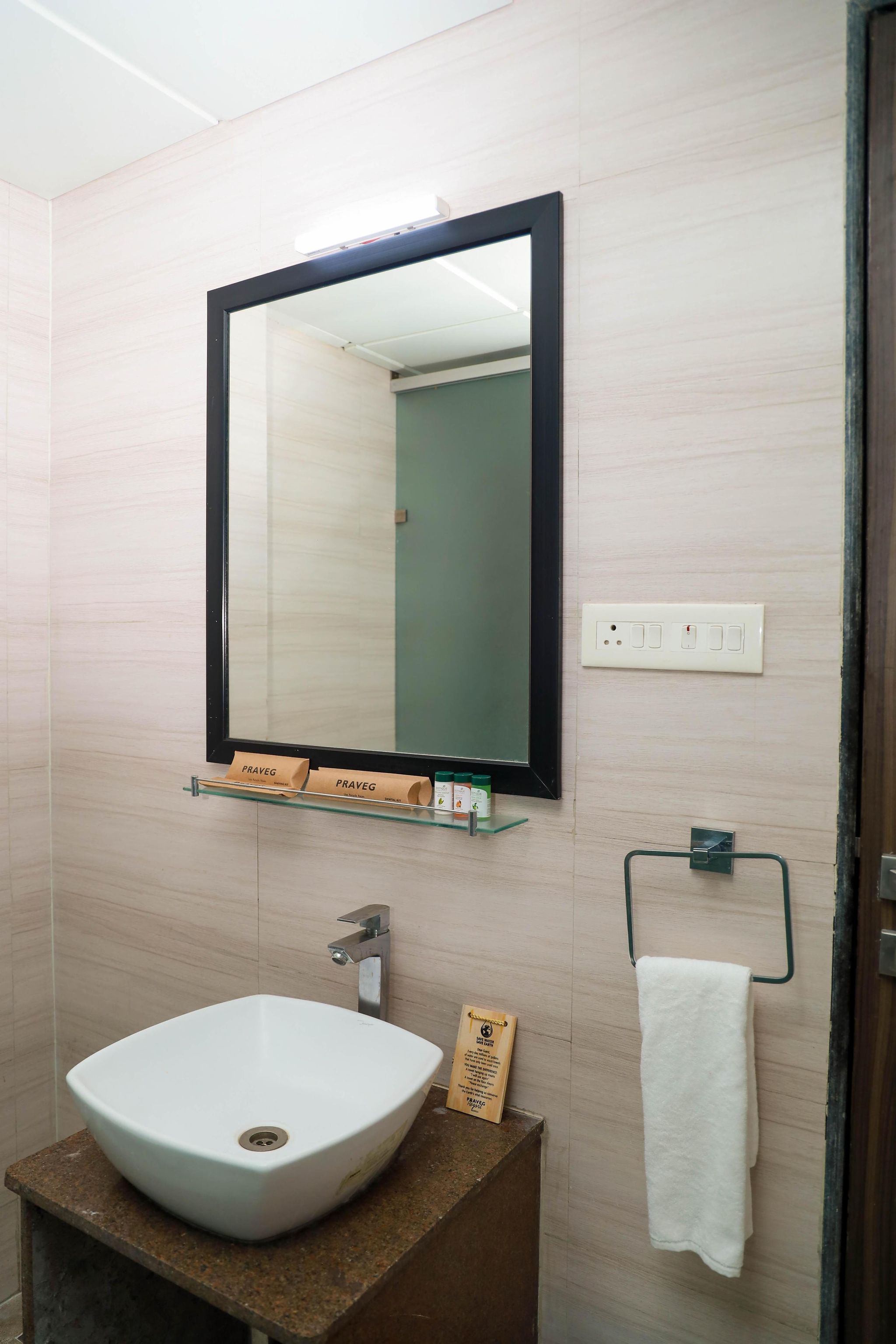 Praveg Rezort Silvassa Deluxe Room City View 3