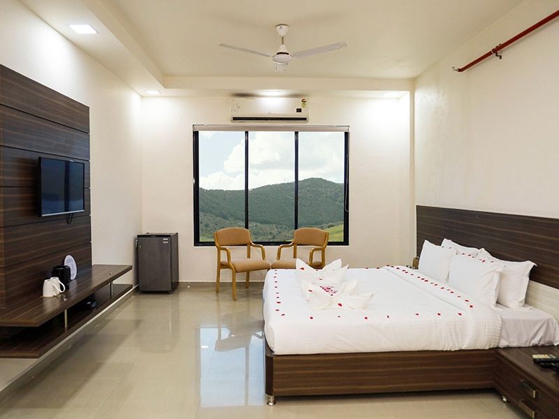 Deluxe River and Mountain View