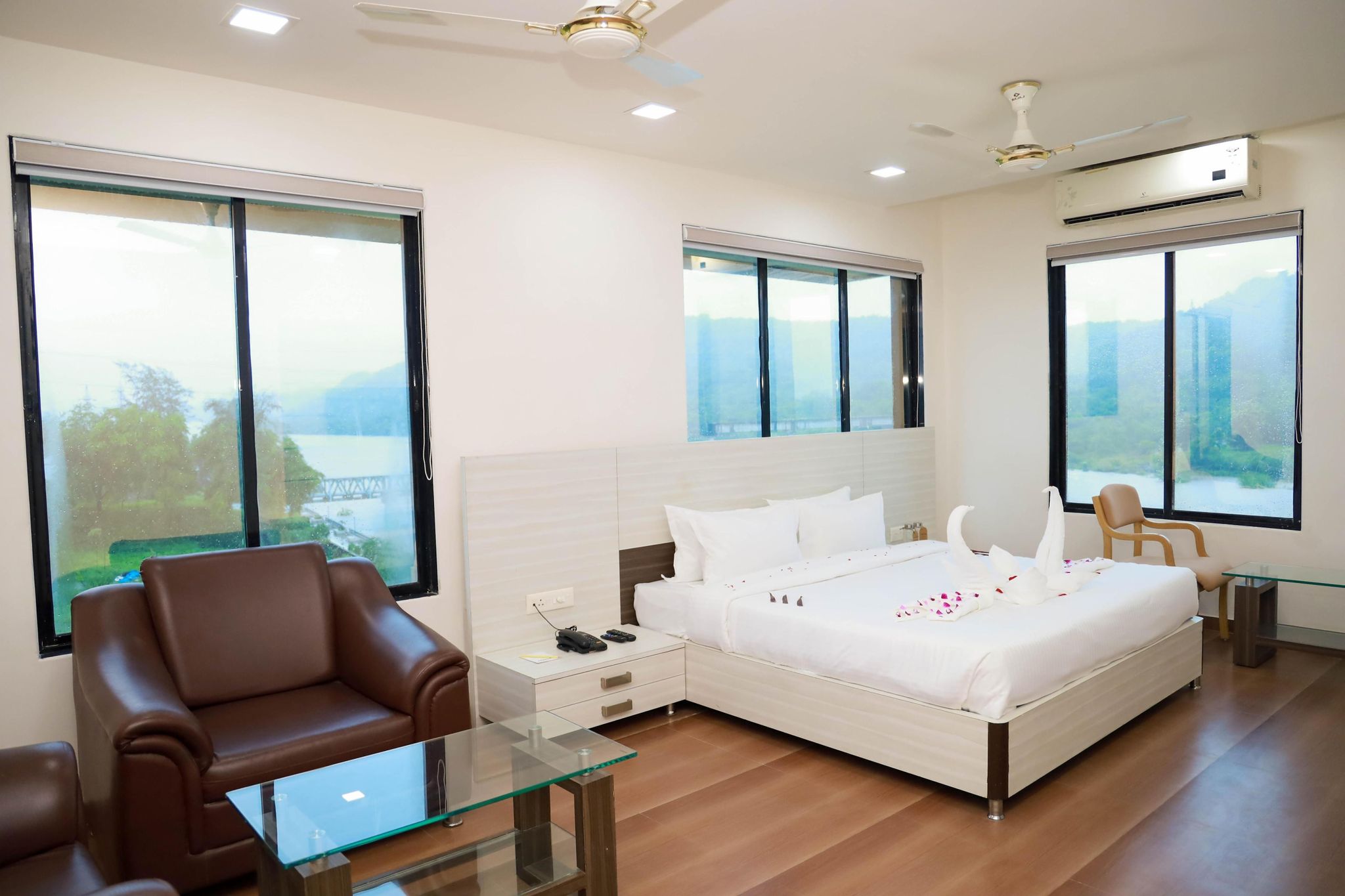 Praveg Rezort Silvassa Deluxe Room City View