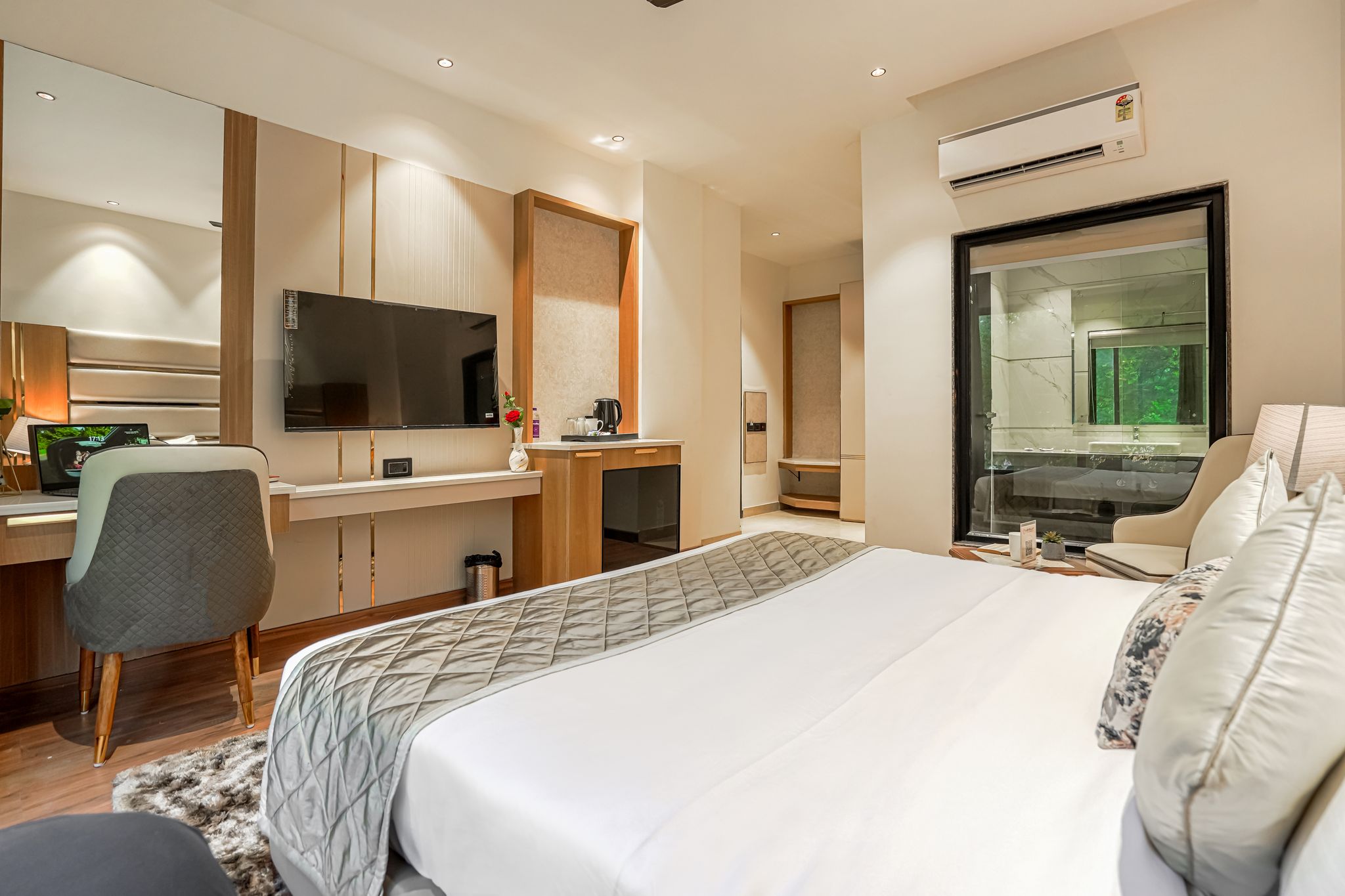  Levelup Plus Aura Bliss Deluxe Room 6