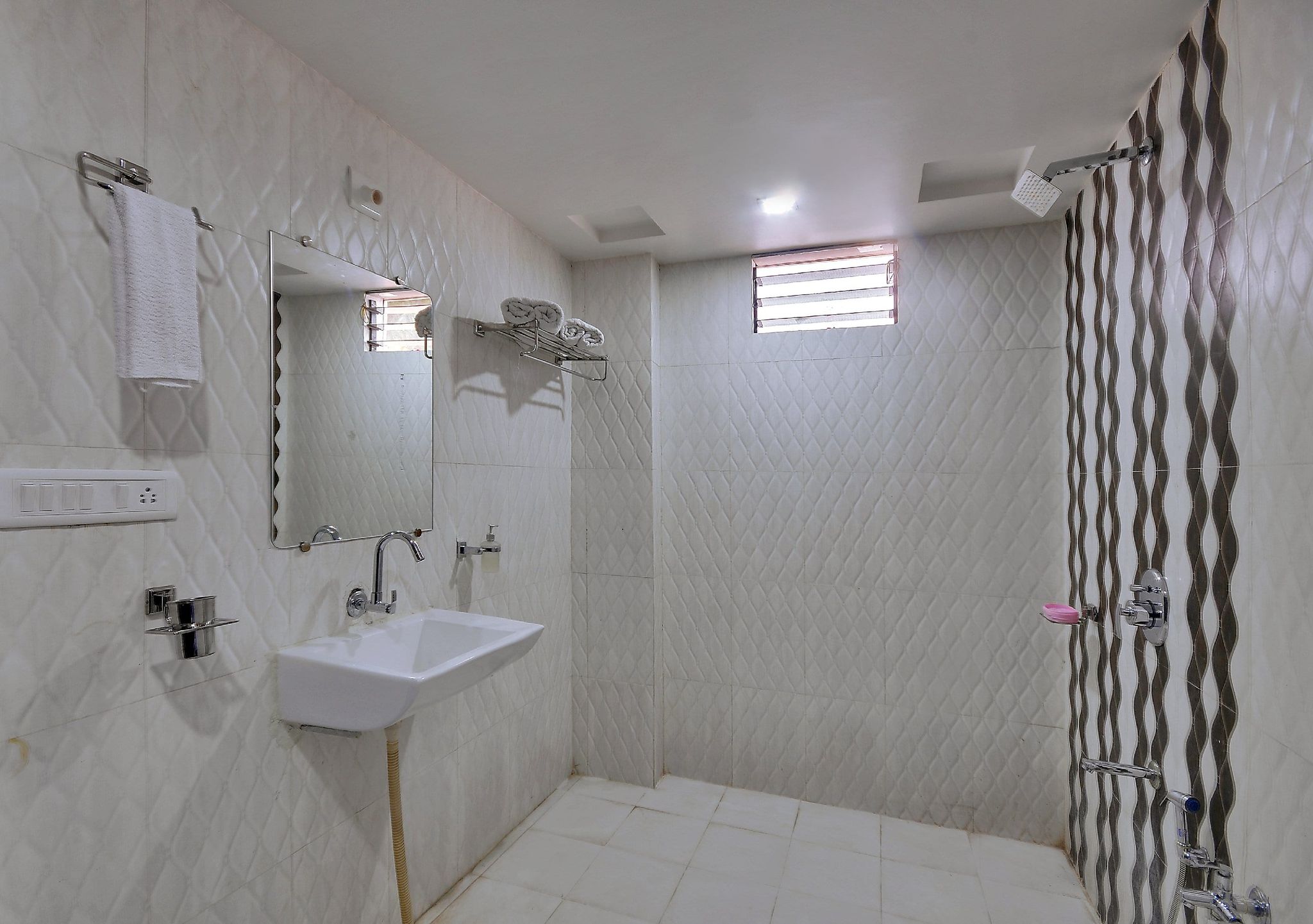  Wildlife Gir Resort DELUXE DOUBLE A/C 4