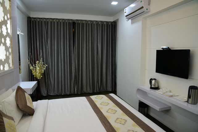 SUITE ROOM