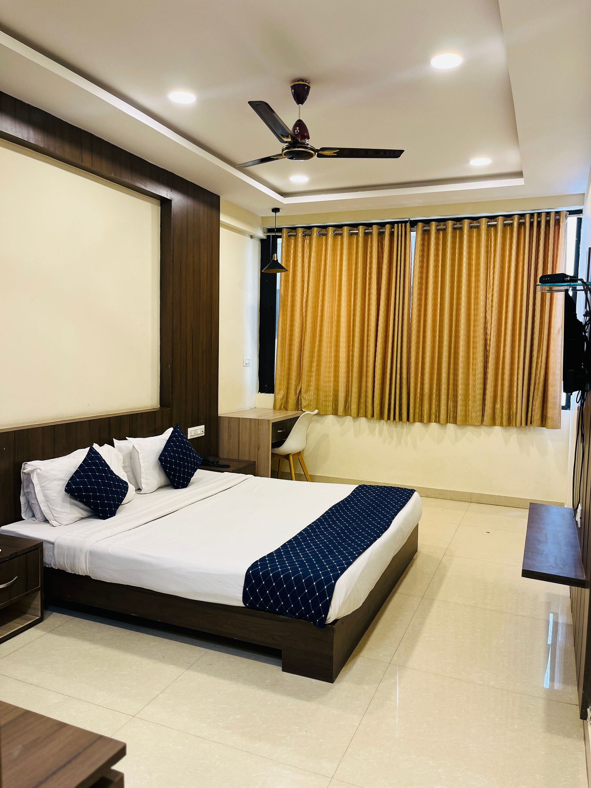 StayGuru Hotel Atithi Super Deluxe Room
