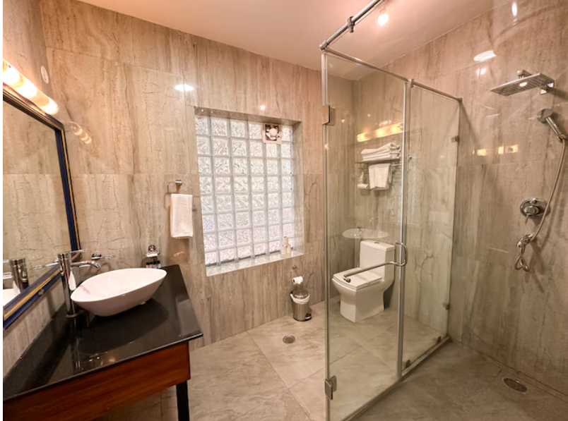  Chonor House Suite Room 5