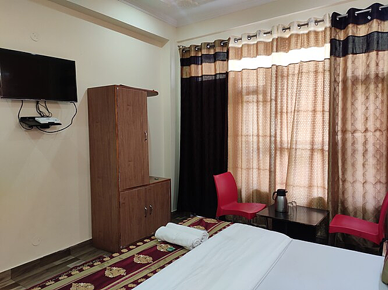 Hotel Bhagsu Sarovar Waterfall View with Private Balcony 11