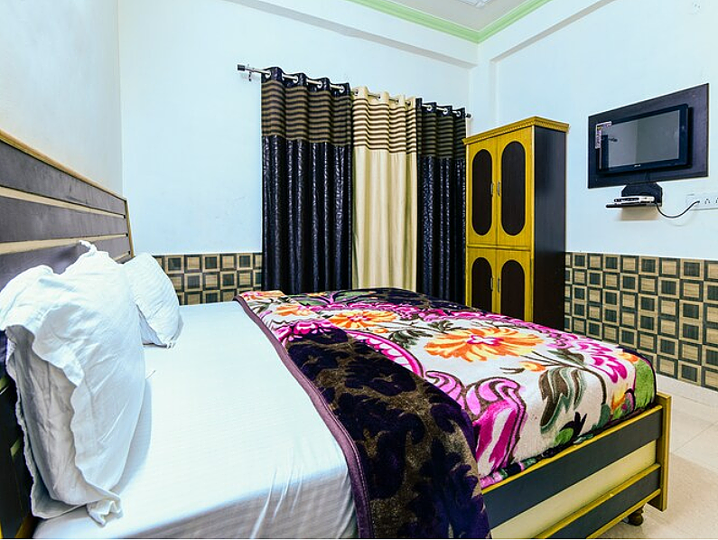 HOTEL HOLYLAND DOUBLE BED 6