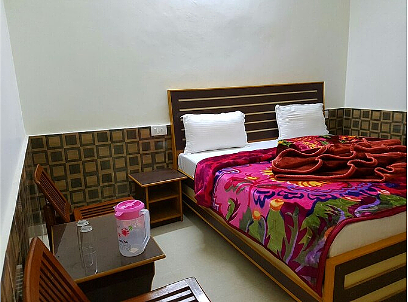 HOTEL HOLYLAND DOUBLE BED 5