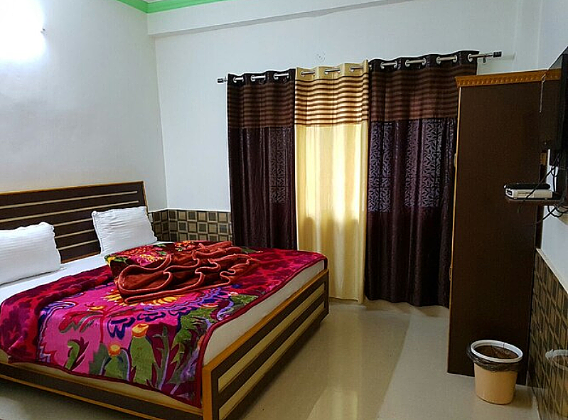 HOTEL HOLYLAND DOUBLE BED 10