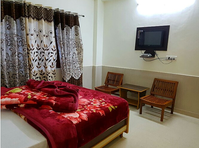 HOTEL HOLYLAND DOUBLE BED 9