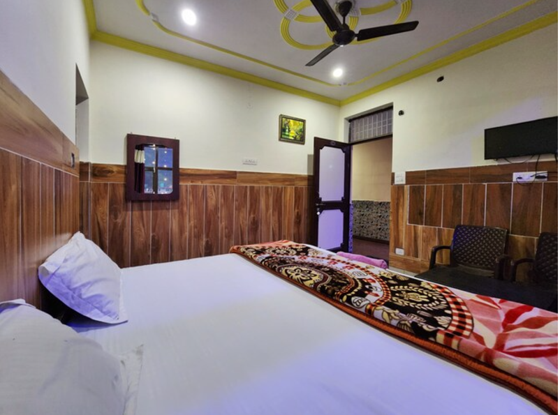 AC Double Bed Deluxe Room