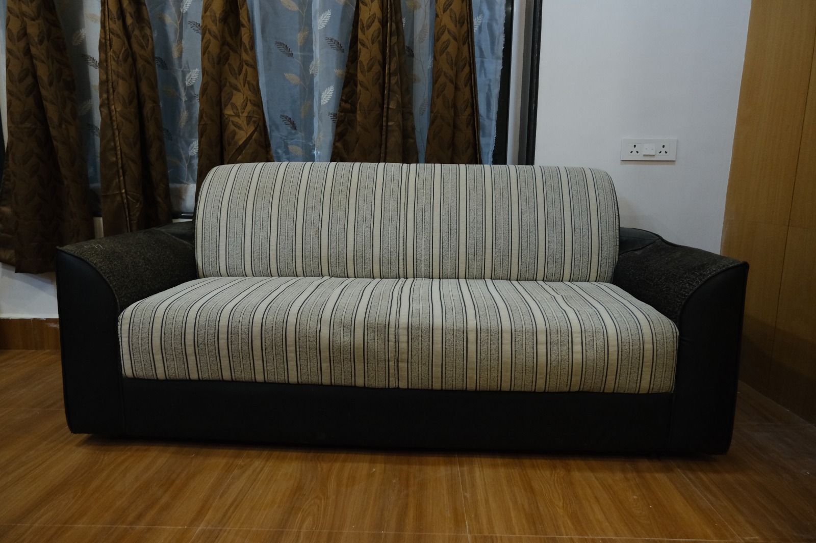 Hotel Golden Continental Premium Deluxe Double Bed  12