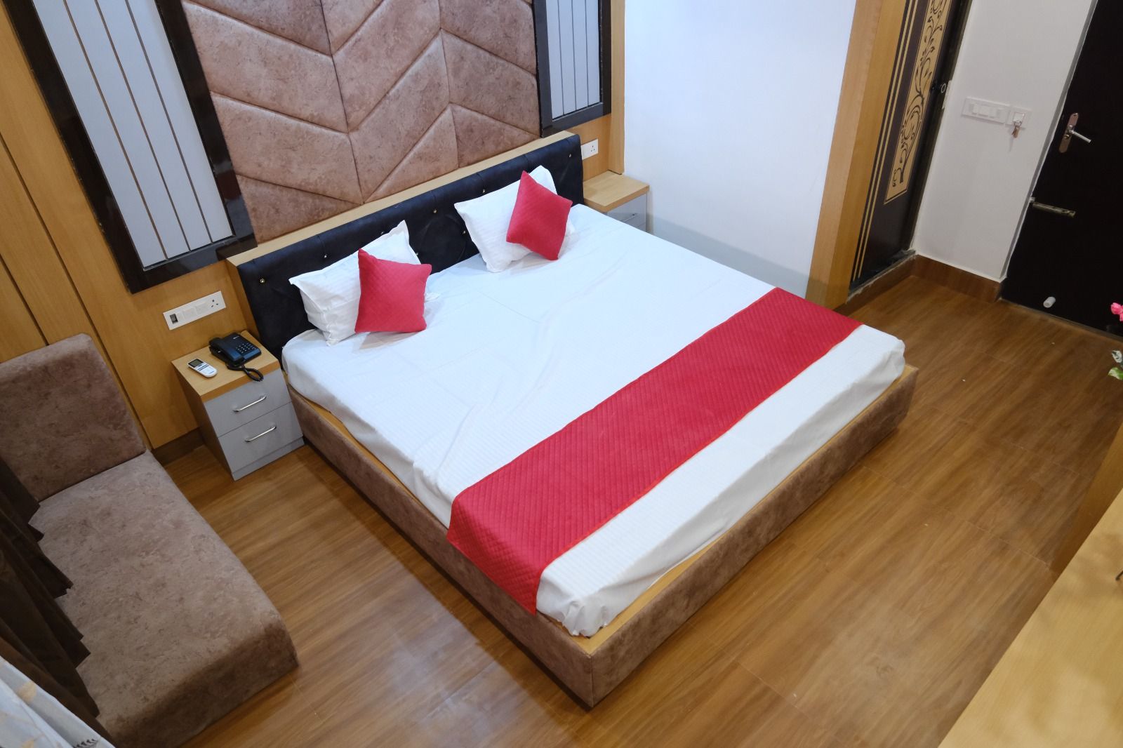 Hotel Golden Continental Premium Deluxe Double Bed  11